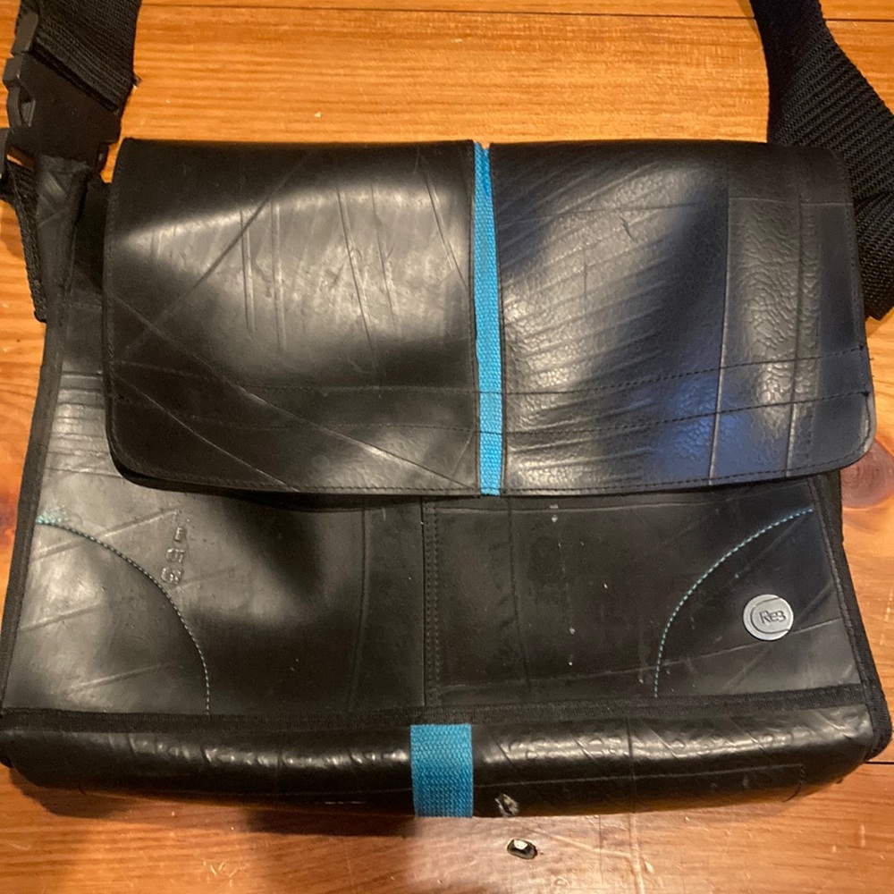 RE3 (recycle-renew-reuse) Rubber Tire Tube Messanger Bag Black/Turquoise - Picture 2 of 14